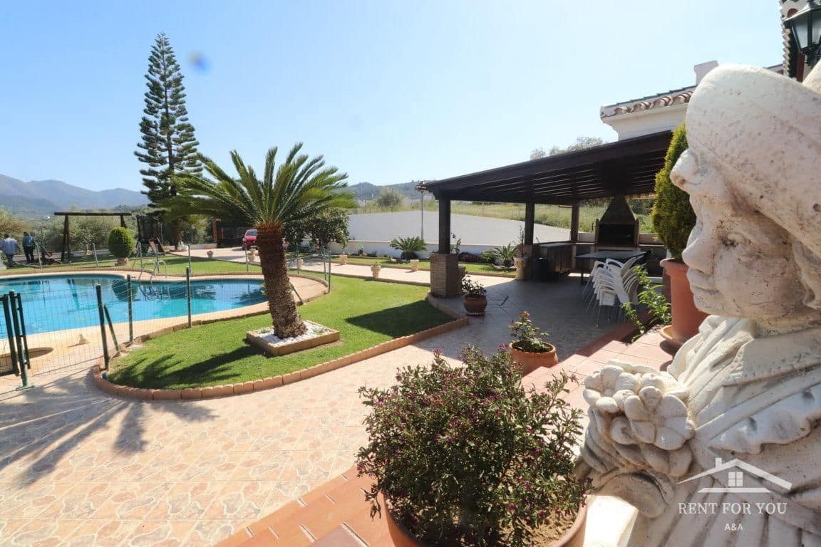 4 bedroom Villa for rent in Guaro with pool - € 3,000 (Ref: 9731478)