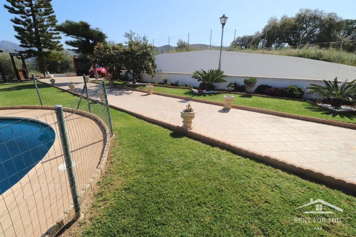 4 bedroom Villa for rent in Guaro with pool - € 3,000 (Ref: 9731478)