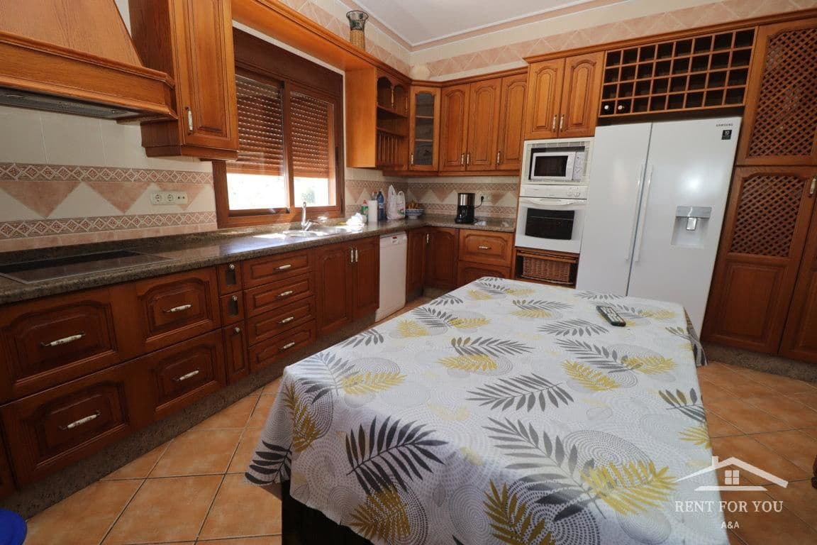 4 bedroom Villa for rent in Guaro with pool - € 3,000 (Ref: 9731478)