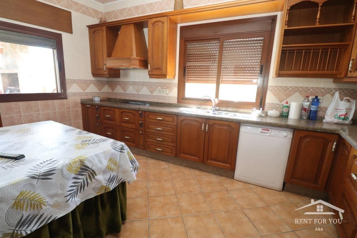 4 bedroom Villa for rent in Guaro with pool - € 3,000 (Ref: 9731478)