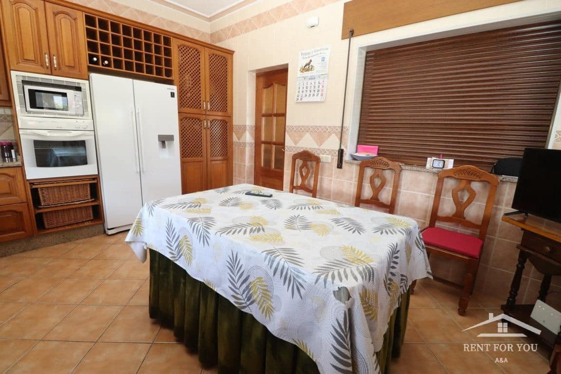 4 bedroom Villa for rent in Guaro with pool - € 3,000 (Ref: 9731478)