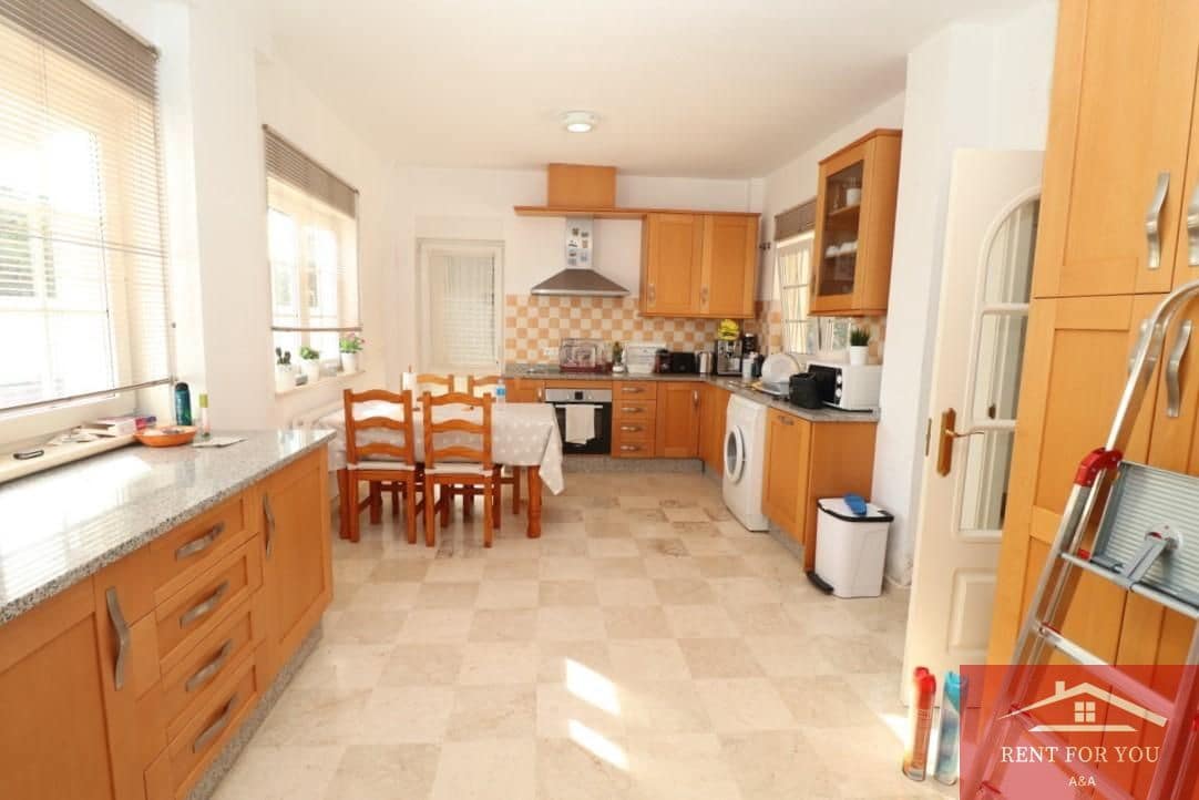 3 makuuhuone Huvila vuokrattavana paikassa Alhaurin el Grande mukana uima-altaan 
autotalli - 2 500 € (Ref: 9751095)