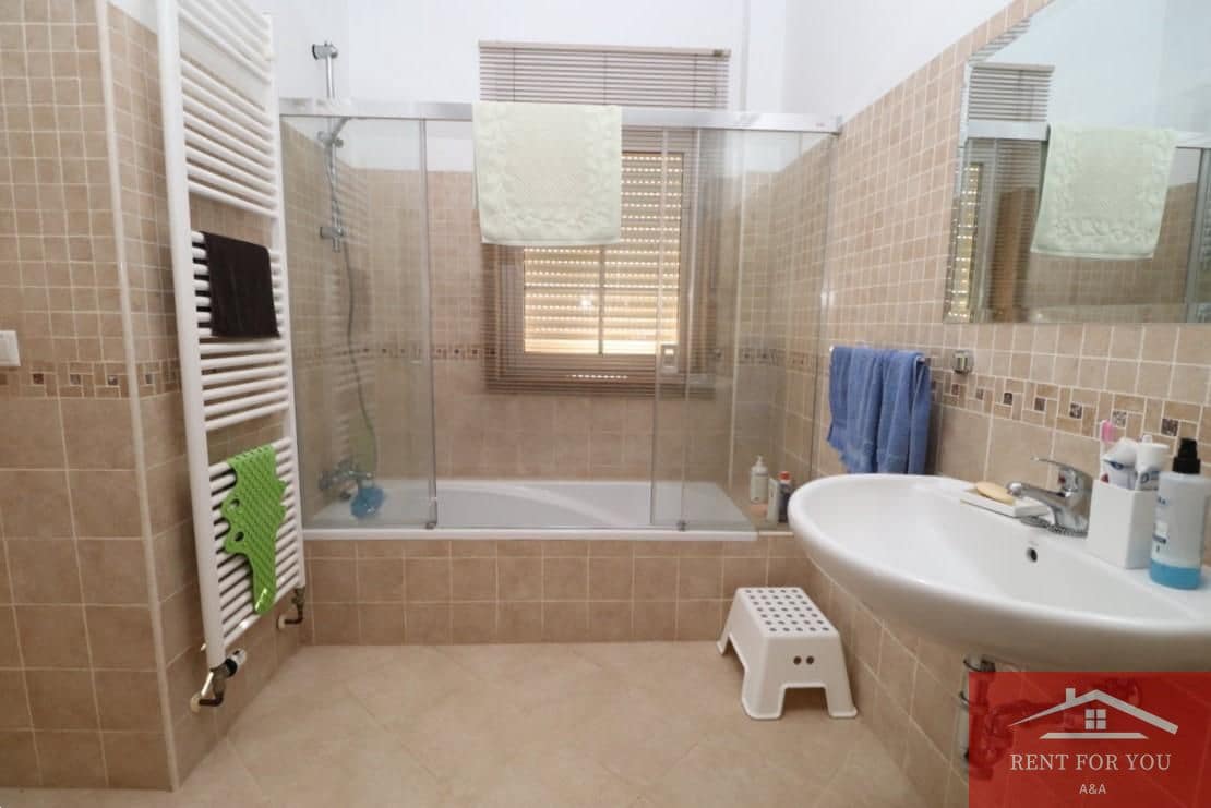 3 makuuhuone Huvila vuokrattavana paikassa Alhaurin el Grande mukana uima-altaan 
autotalli - 2 500 € (Ref: 9751095)