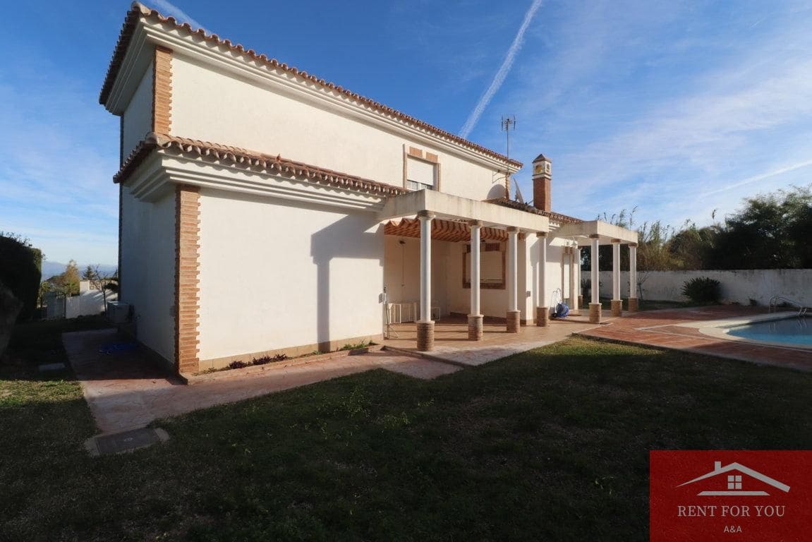 3 makuuhuone Huvila vuokrattavana paikassa Alhaurin el Grande mukana uima-altaan 
autotalli - 2 500 € (Ref: 9751095)