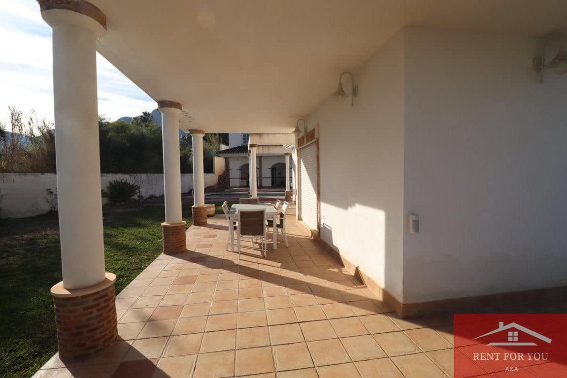 3 makuuhuone Huvila vuokrattavana paikassa Alhaurin el Grande mukana uima-altaan 
autotalli - 2 500 € (Ref: 9751095)