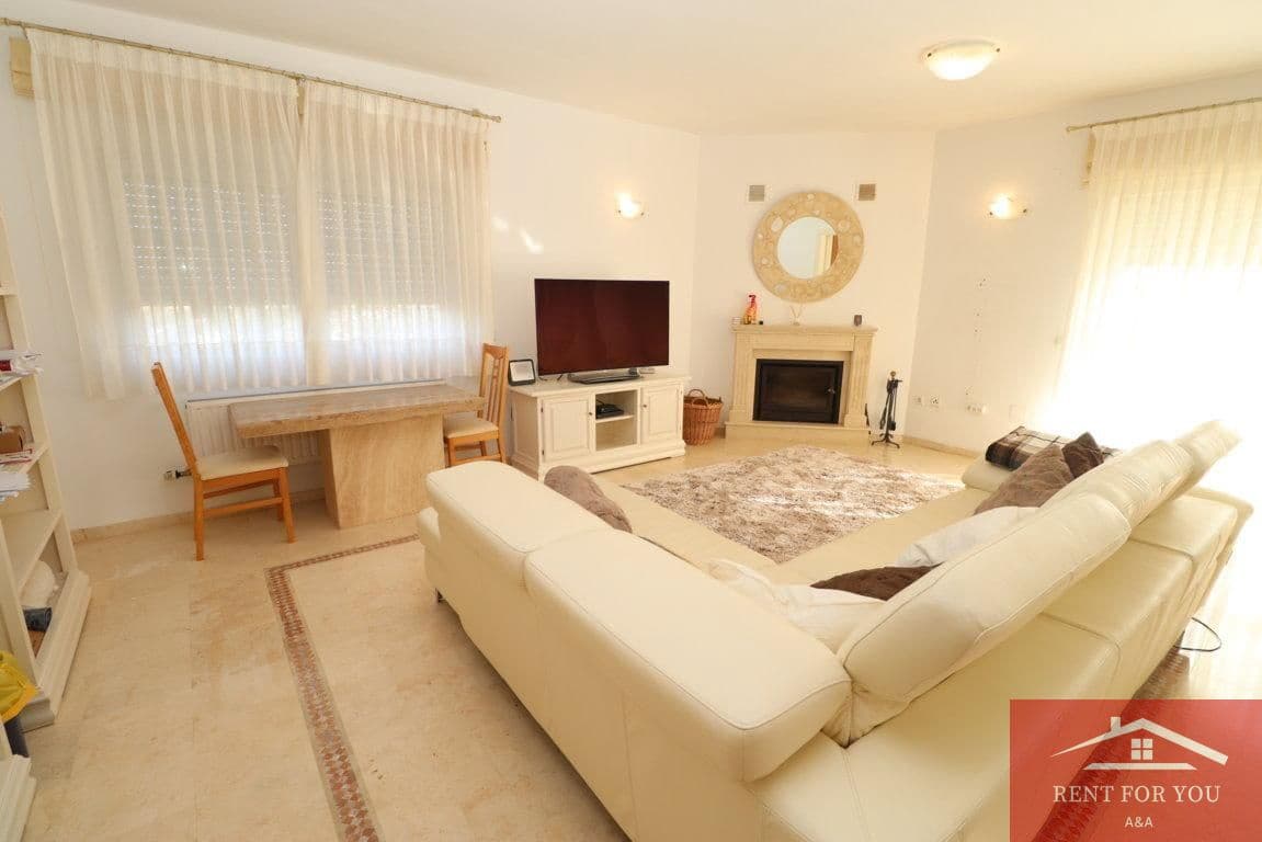 3 makuuhuone Huvila vuokrattavana paikassa Alhaurin el Grande mukana uima-altaan 
autotalli - 2 500 € (Ref: 9751095)