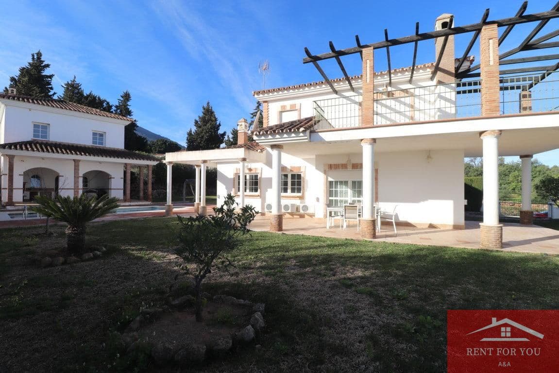 3 makuuhuone Huvila vuokrattavana paikassa Alhaurin el Grande mukana uima-altaan 
autotalli - 2 500 € (Ref: 9751095)