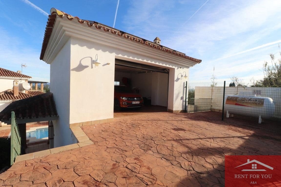 3 makuuhuone Huvila vuokrattavana paikassa Alhaurin el Grande mukana uima-altaan 
autotalli - 2 500 € (Ref: 9751095)