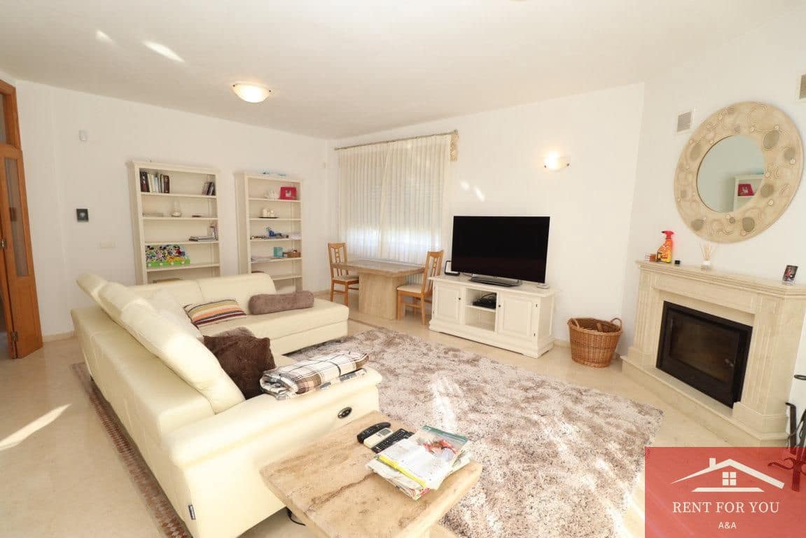 3 makuuhuone Huvila vuokrattavana paikassa Alhaurin el Grande mukana uima-altaan 
autotalli - 2 500 € (Ref: 9751095)