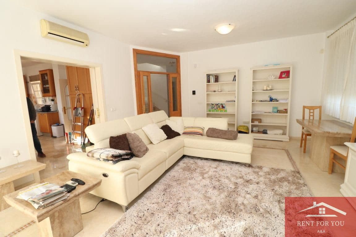 3 makuuhuone Huvila vuokrattavana paikassa Alhaurin el Grande mukana uima-altaan 
autotalli - 2 500 € (Ref: 9751095)