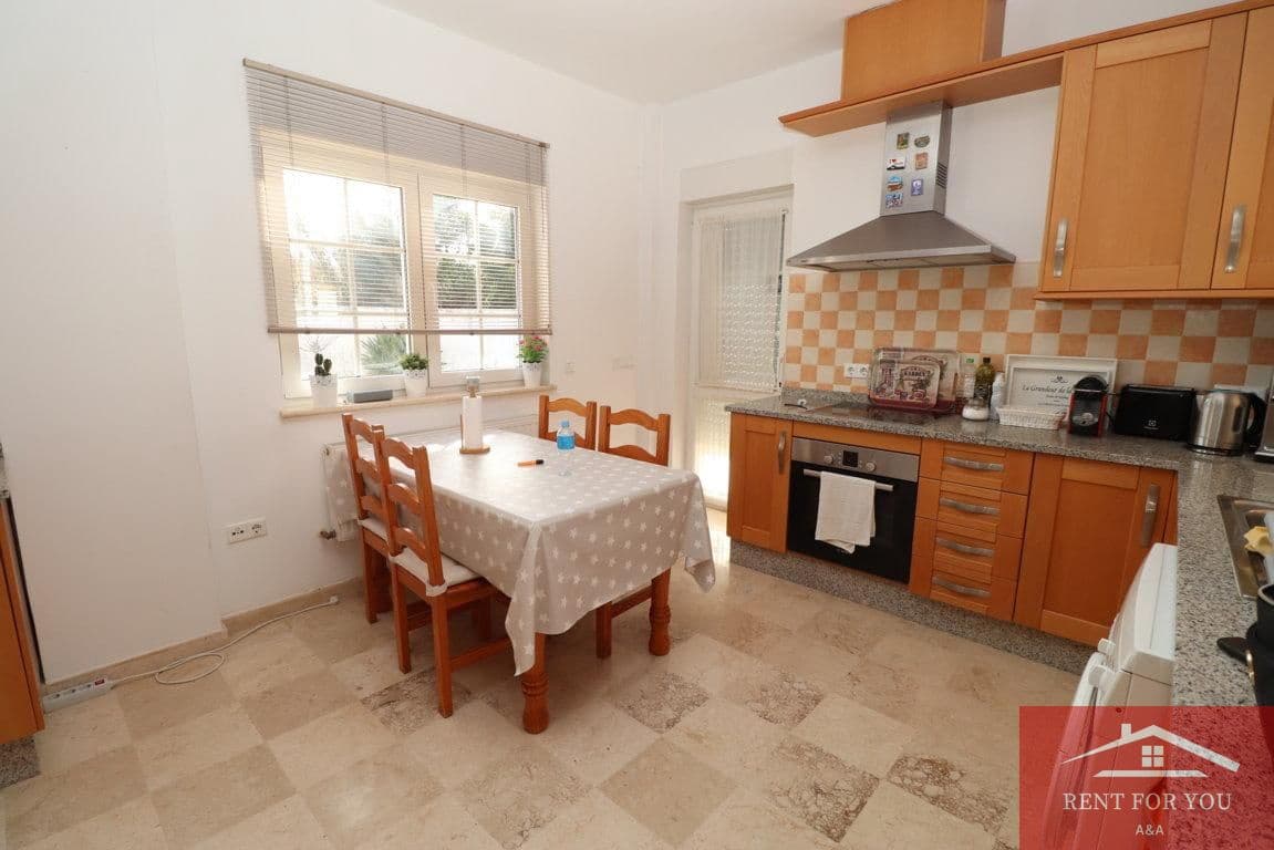 3 makuuhuone Huvila vuokrattavana paikassa Alhaurin el Grande mukana uima-altaan 
autotalli - 2 500 € (Ref: 9751095)