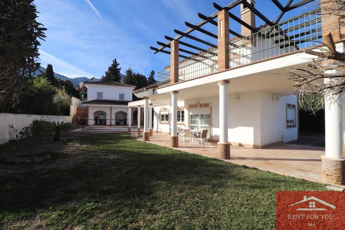 3 makuuhuone Huvila vuokrattavana paikassa Alhaurin el Grande mukana uima-altaan 
autotalli - 2 500 € (Ref: 9751095)