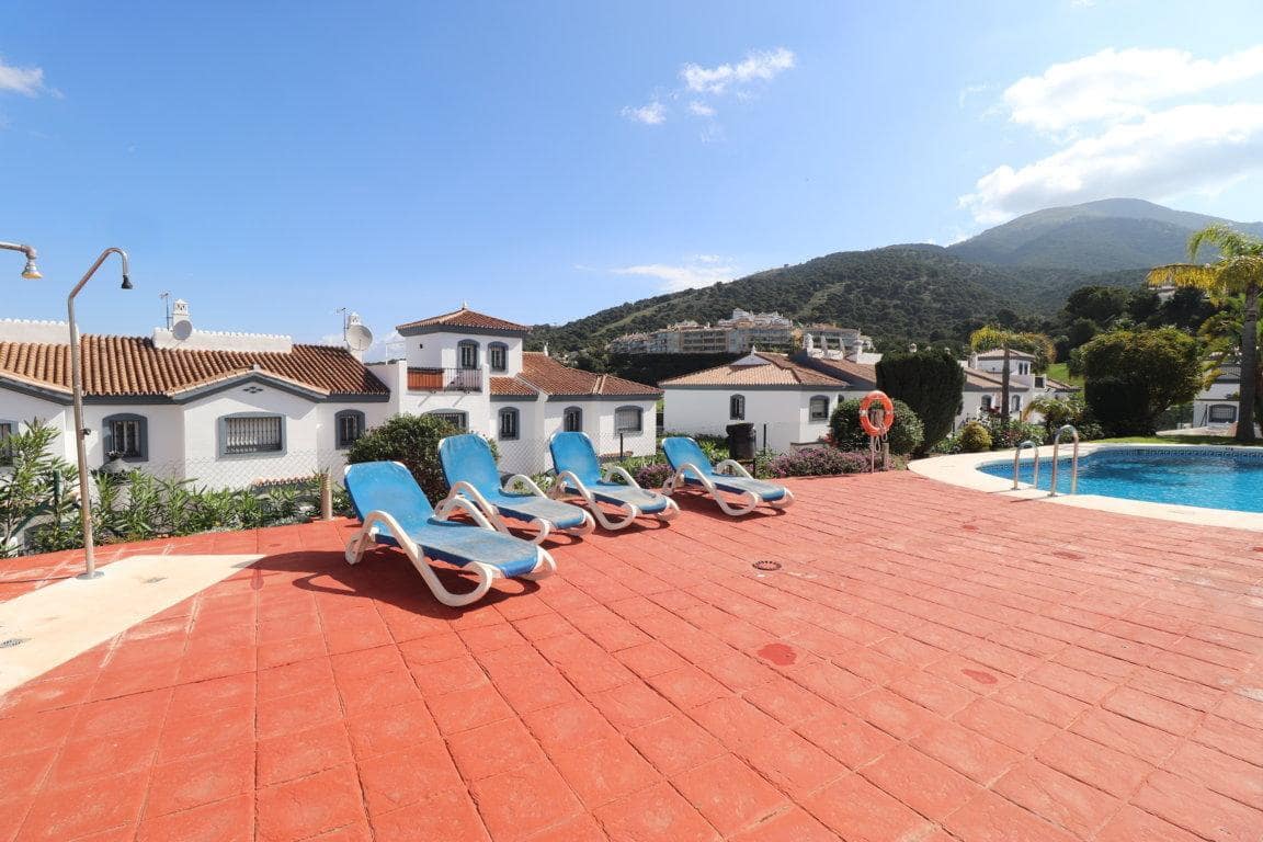 Piso de 2 habitaciones en Alhaurín Golf en alquiler con piscina garaje - 1.200 € (Ref: 9787570)