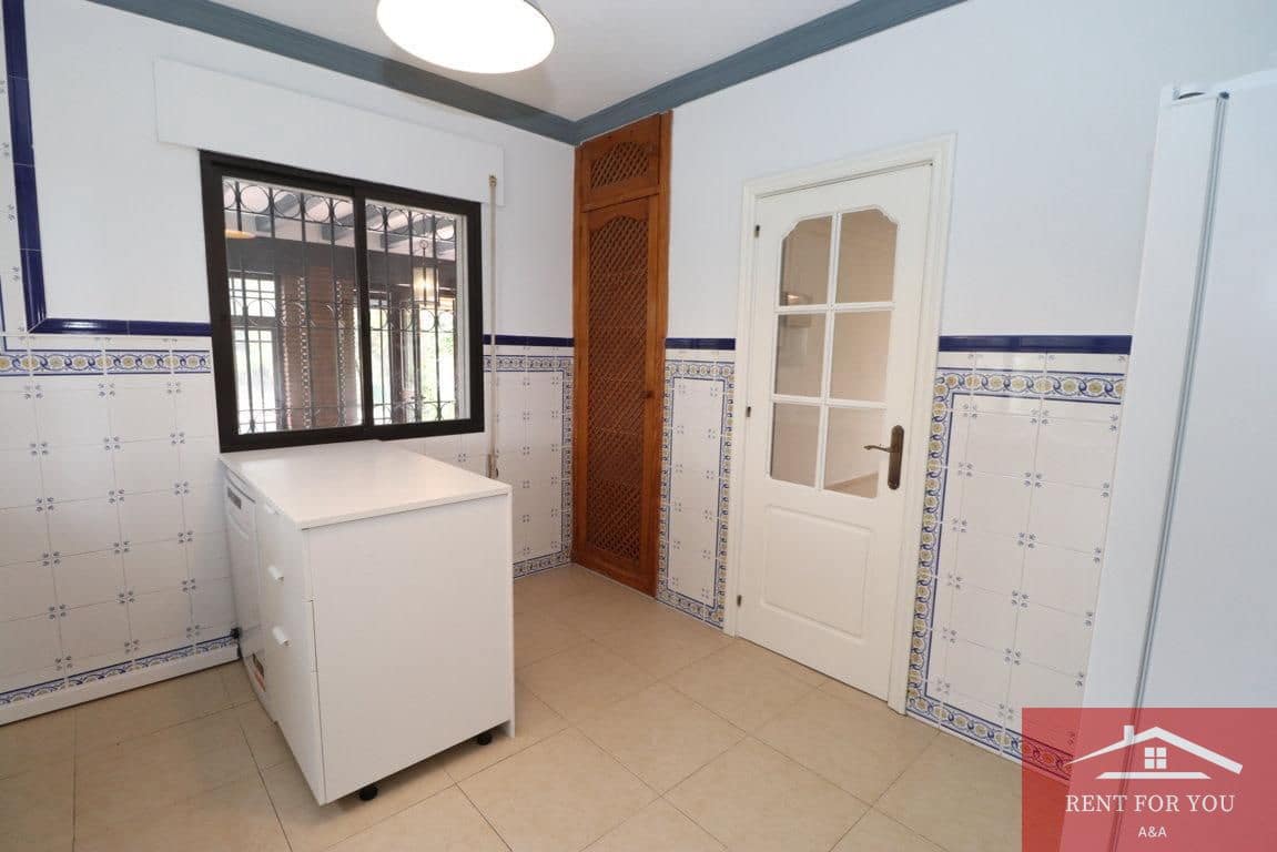 3 sypialnia Willa do wynajęcia w Alhaurin de la Torre z basenem garażem - 1 800 € (Ref: 9793369)