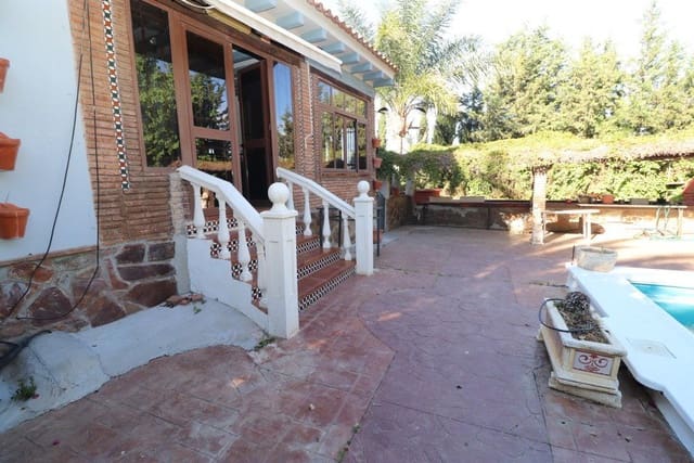 3 bedroom Villa for rent in Alhaurín de la Torre with pool garage - € 1,650 (Ref: 9793369)