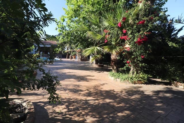 3 bedroom Villa for rent in Alhaurín de la Torre with pool garage - € 1,650 (Ref: 9793369)