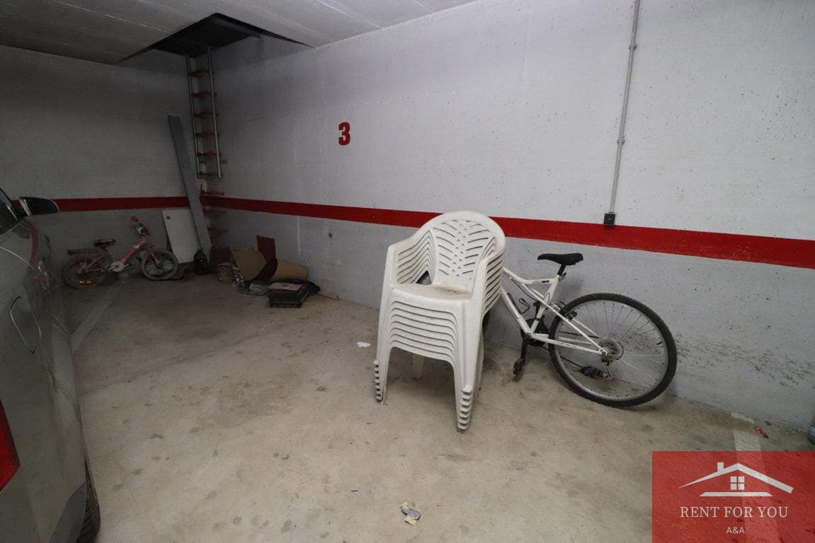 3 slaapkamer Flat te koop in Guaro met garage - € 165.000 (Ref: 9800945)