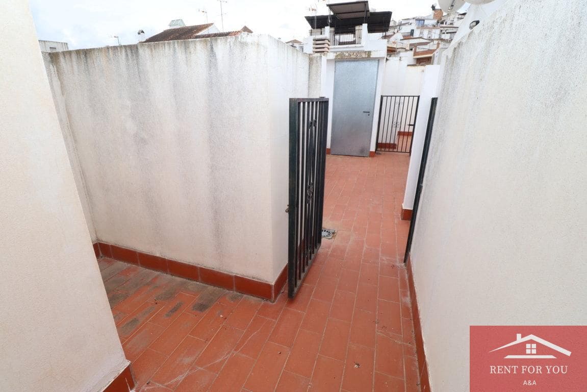 3 slaapkamer Flat te koop in Guaro met garage - € 165.000 (Ref: 9800945)