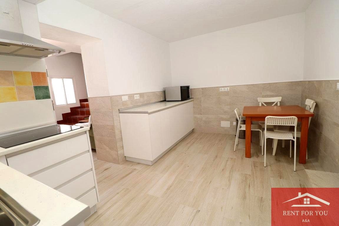 Chalet de 1 habitación en Alhambra en alquiler con garaje - 850 € (Ref: 9812630)
