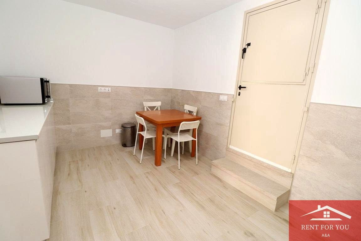 Chalet de 1 habitación en Alhambra en alquiler con garaje - 850 € (Ref: 9812630)