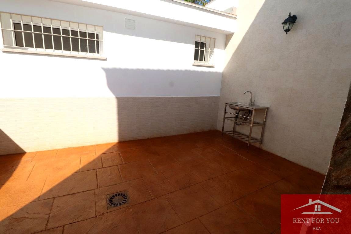 Chalet de 1 habitación en Alhambra en alquiler con garaje - 850 € (Ref: 9812630)