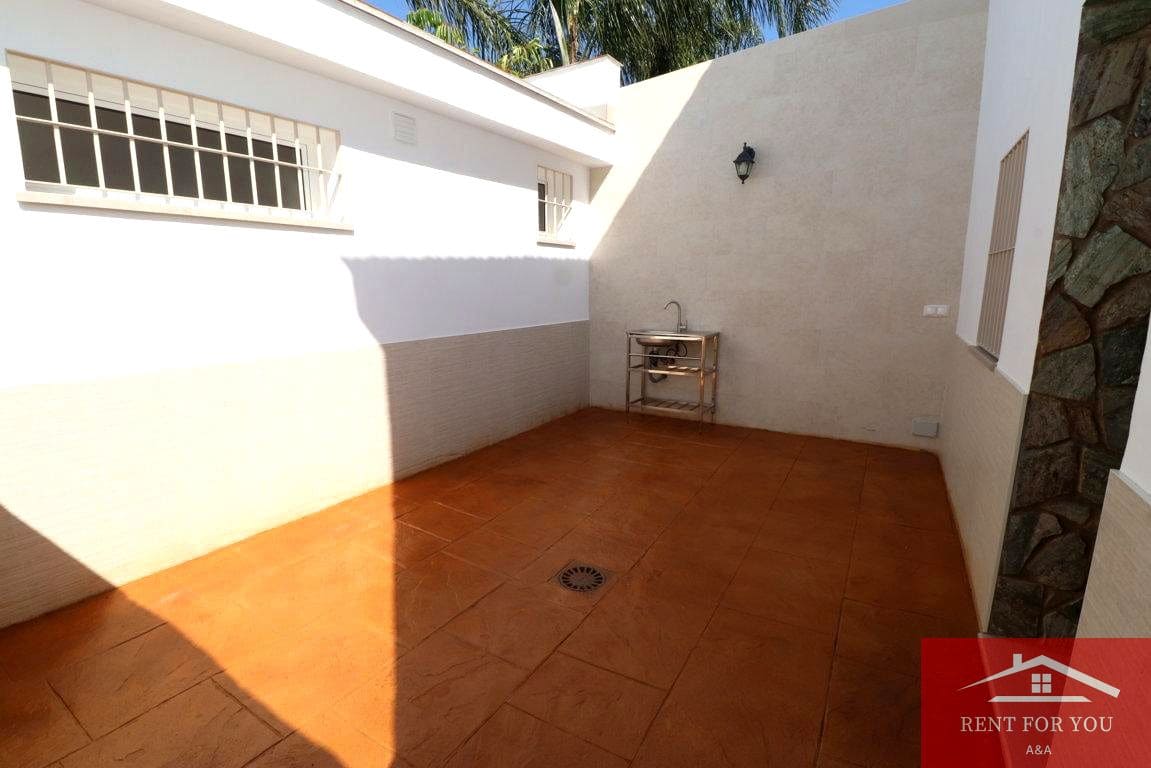Chalet de 1 habitación en Alhambra en alquiler con garaje - 850 € (Ref: 9812630)