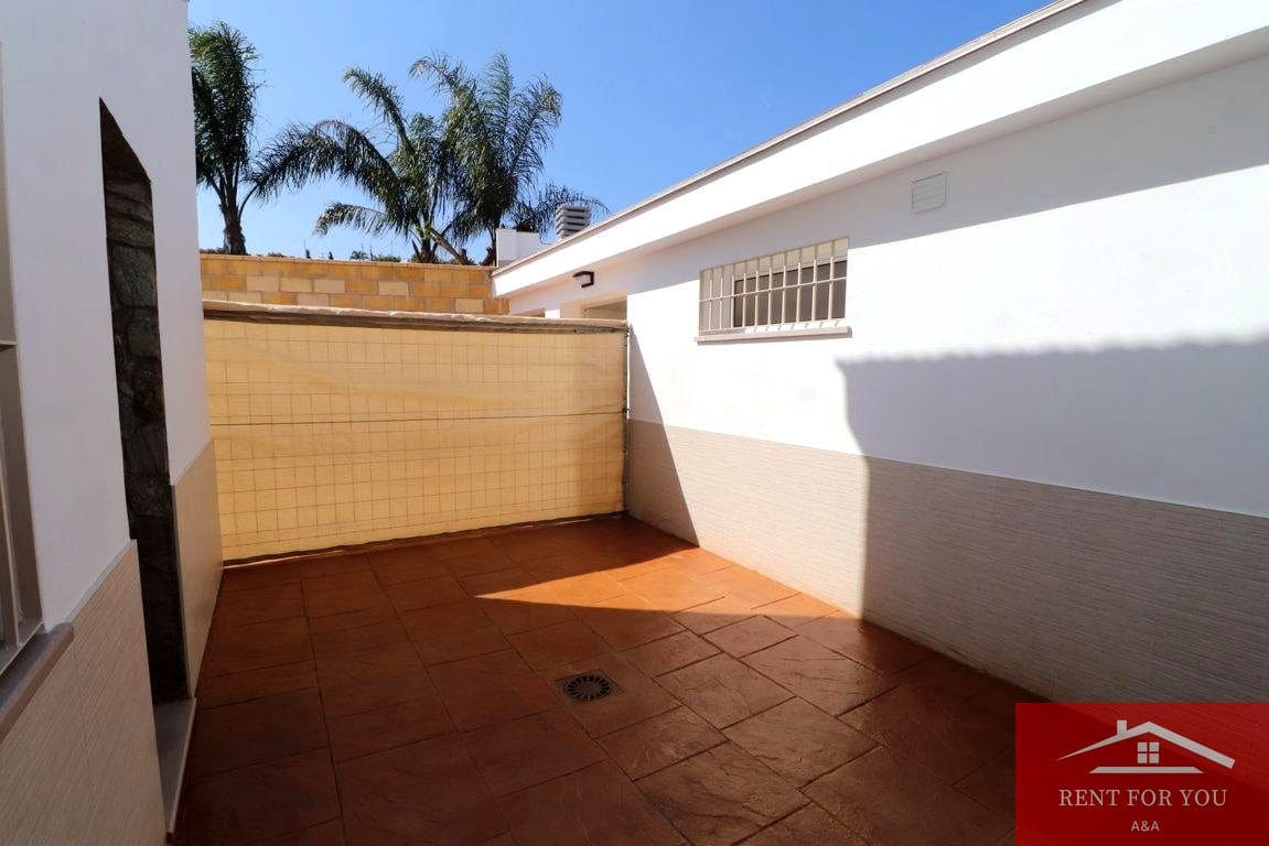 Chalet de 1 habitación en Alhambra en alquiler con garaje - 850 € (Ref: 9812630)