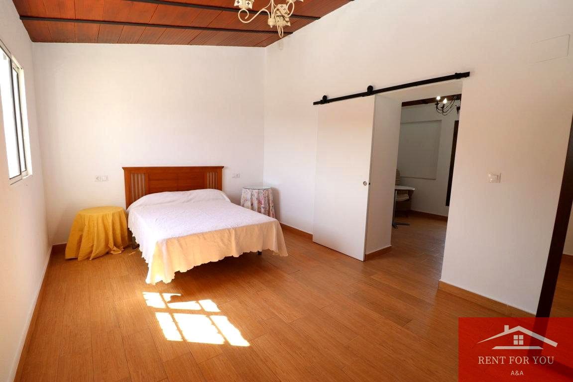 Chalet de 1 habitación en Alhambra en alquiler con garaje - 850 € (Ref: 9812630)