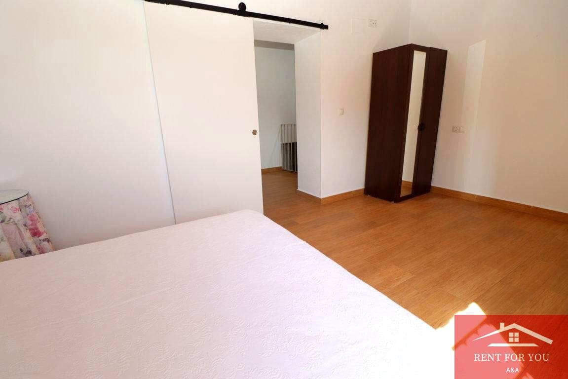 Chalet de 1 habitación en Alhambra en alquiler con garaje - 850 € (Ref: 9812630)