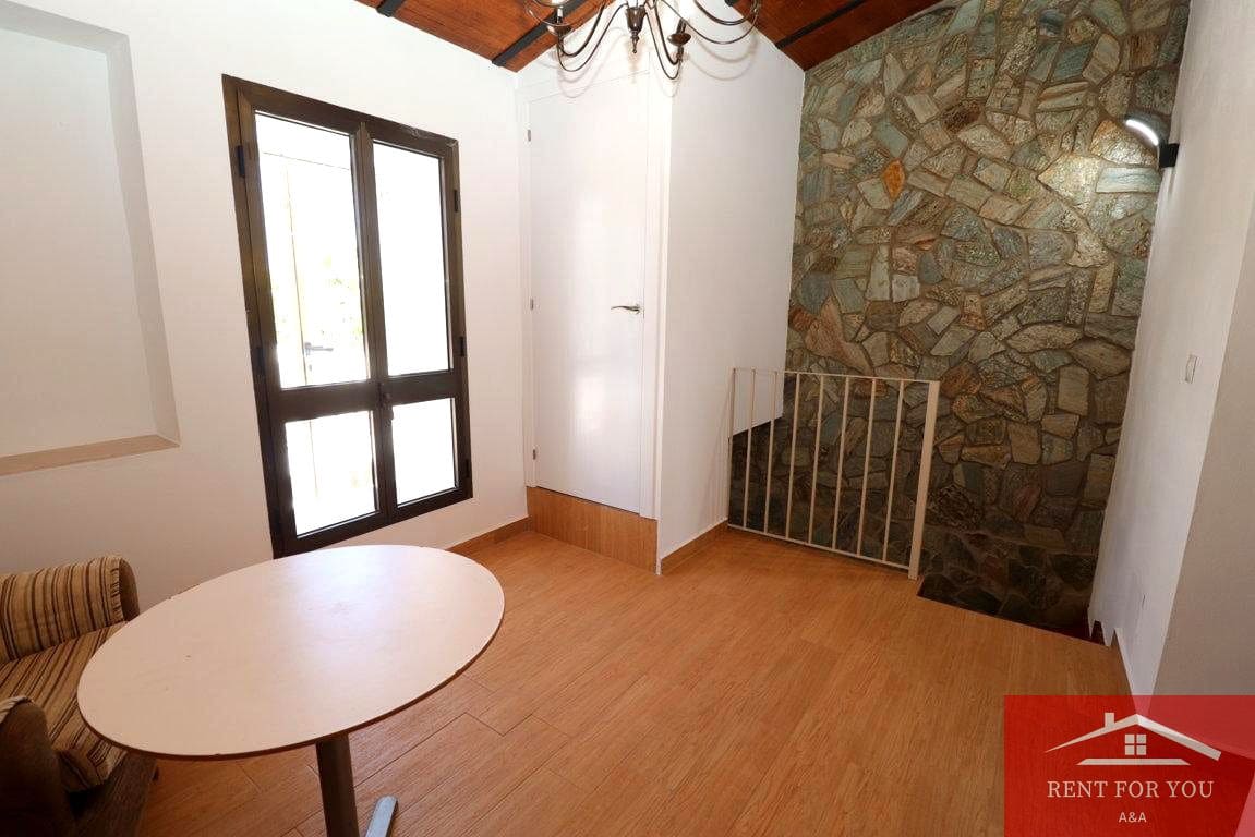 Chalet de 1 habitación en Alhambra en alquiler con garaje - 850 € (Ref: 9812630)