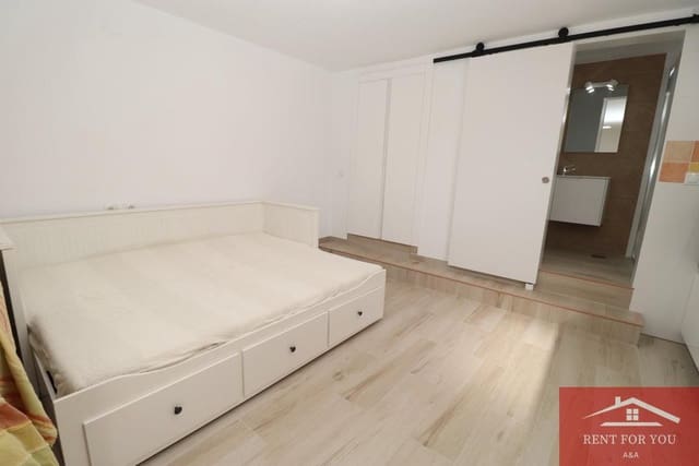 Flat for rent in Alhaurín el Grande with garage - € 650 (Ref: 9812631)