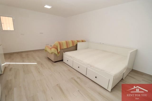 Flat for rent in Alhaurín el Grande with garage - € 650 (Ref: 9812631)