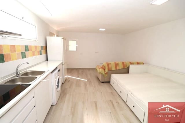 Flat for rent in Alhaurín el Grande with garage - € 650 (Ref: 9812631)