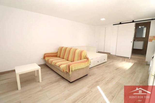 Flat for rent in Alhaurín el Grande with garage - € 650 (Ref: 9812631)