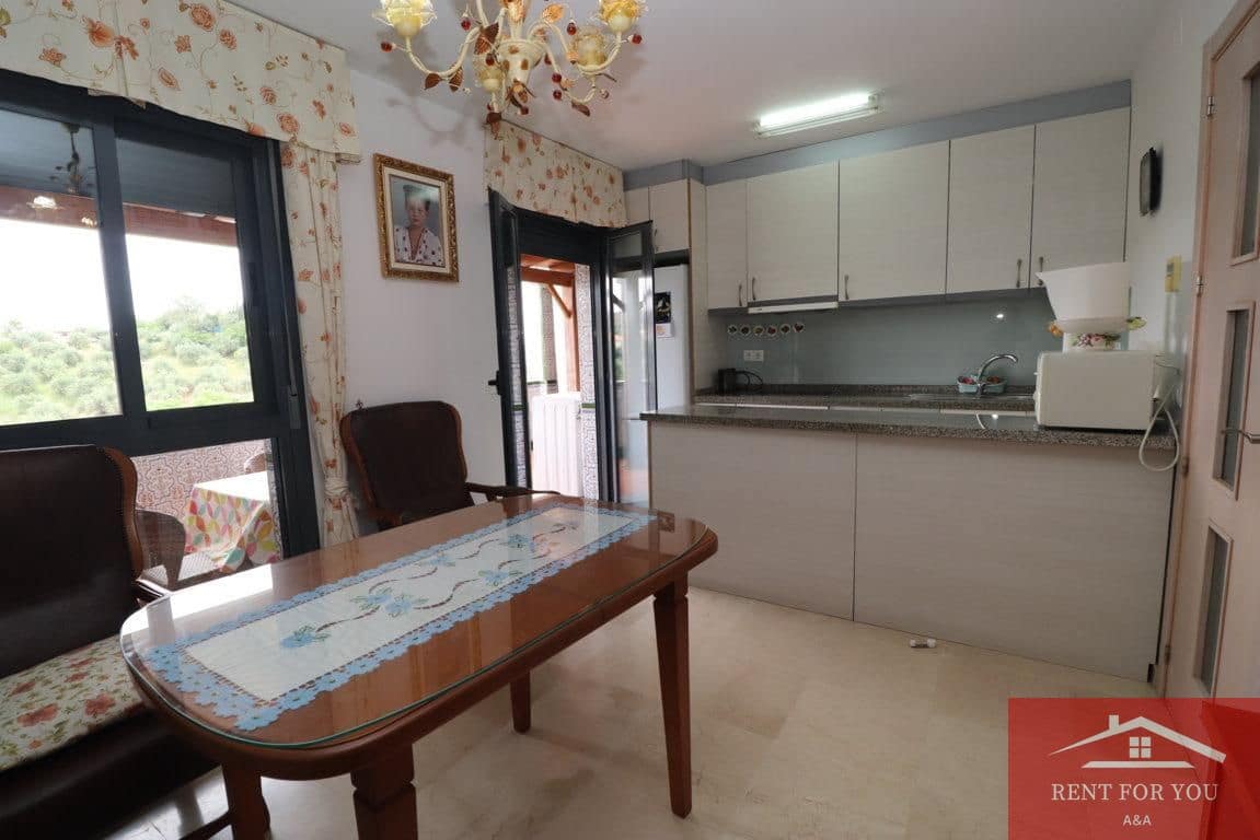 3 bedroom Flat for sale in Guaro with garage - € 165,000 (Ref: 9831996)