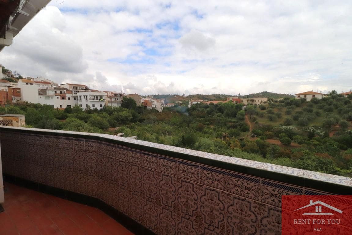 3 bedroom Flat for sale in Guaro with garage - € 165,000 (Ref: 9831996)