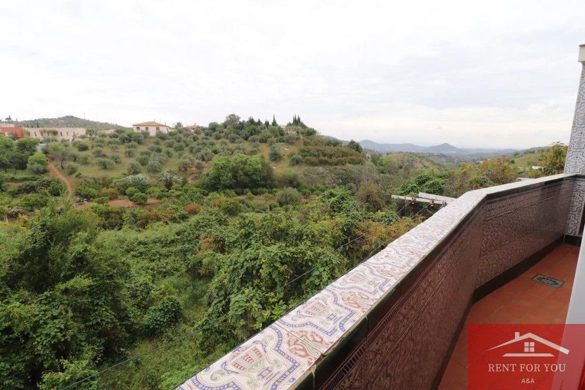 3 bedroom Flat for sale in Guaro with garage - € 165,000 (Ref: 9831996)