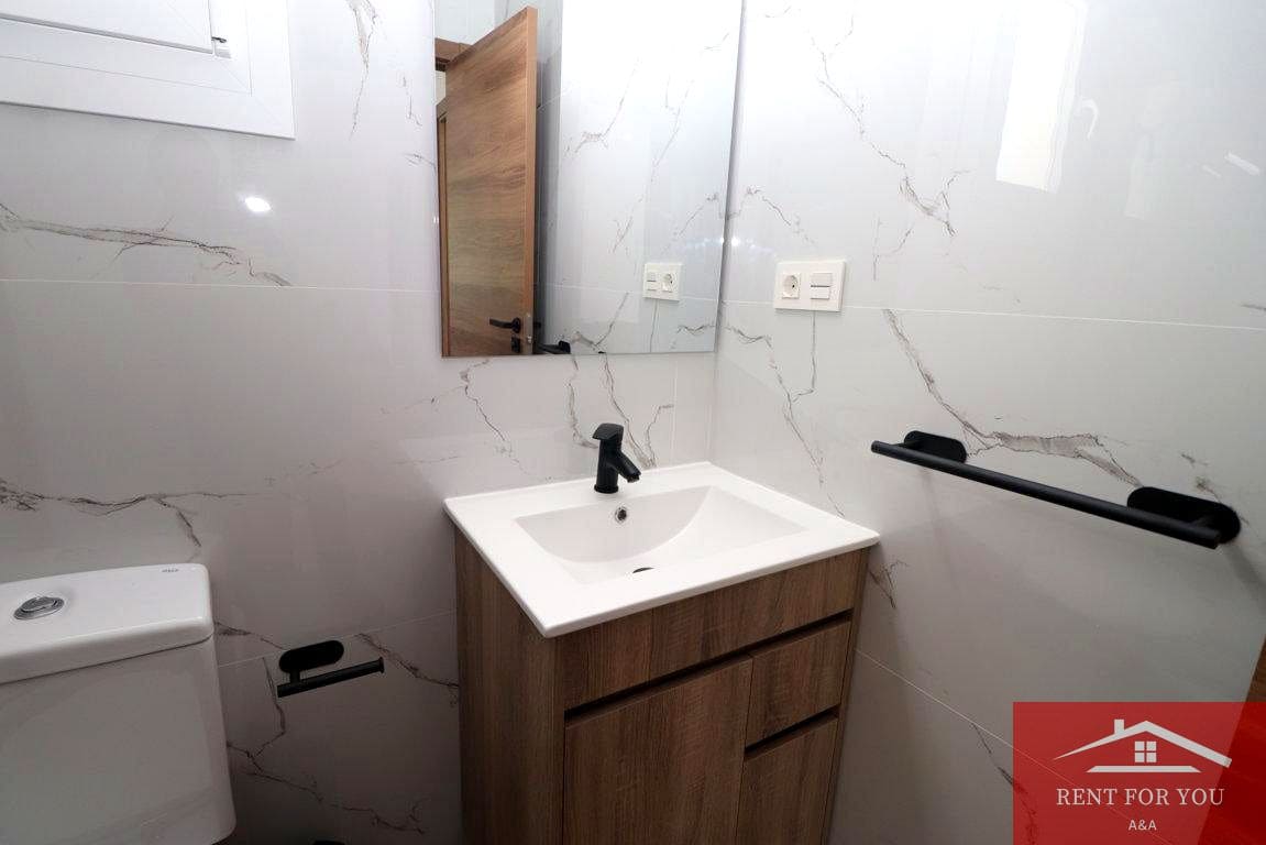 2 soverom Leilighet til leie i Coin - € 950 (Ref: 9850591)
