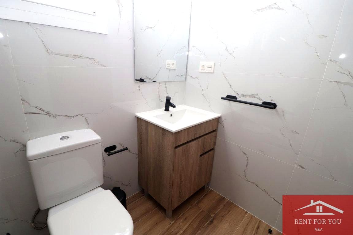 2 soverom Leilighet til leie i Coin - € 950 (Ref: 9850591)