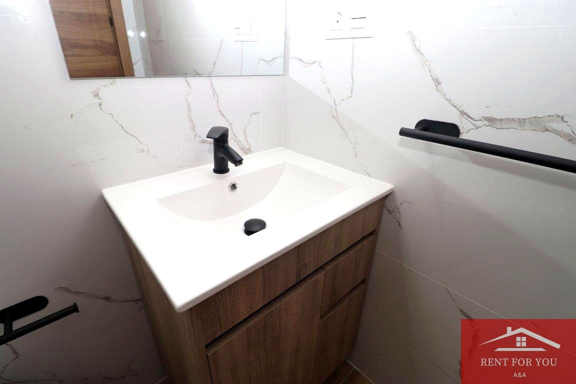 2 soverom Leilighet til leie i Coin - € 950 (Ref: 9850591)