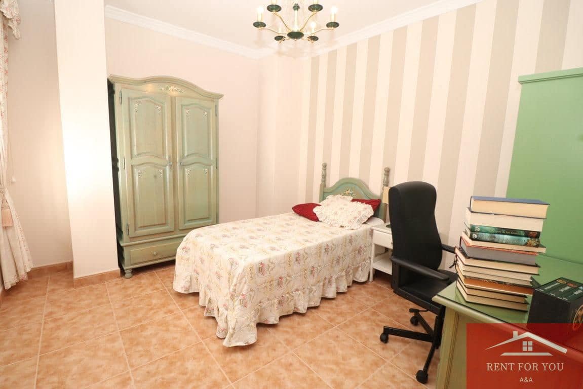 Piso de 4 habitaciones en Alhaurín el Grande en alquiler - 900 € (Ref: 9911751)