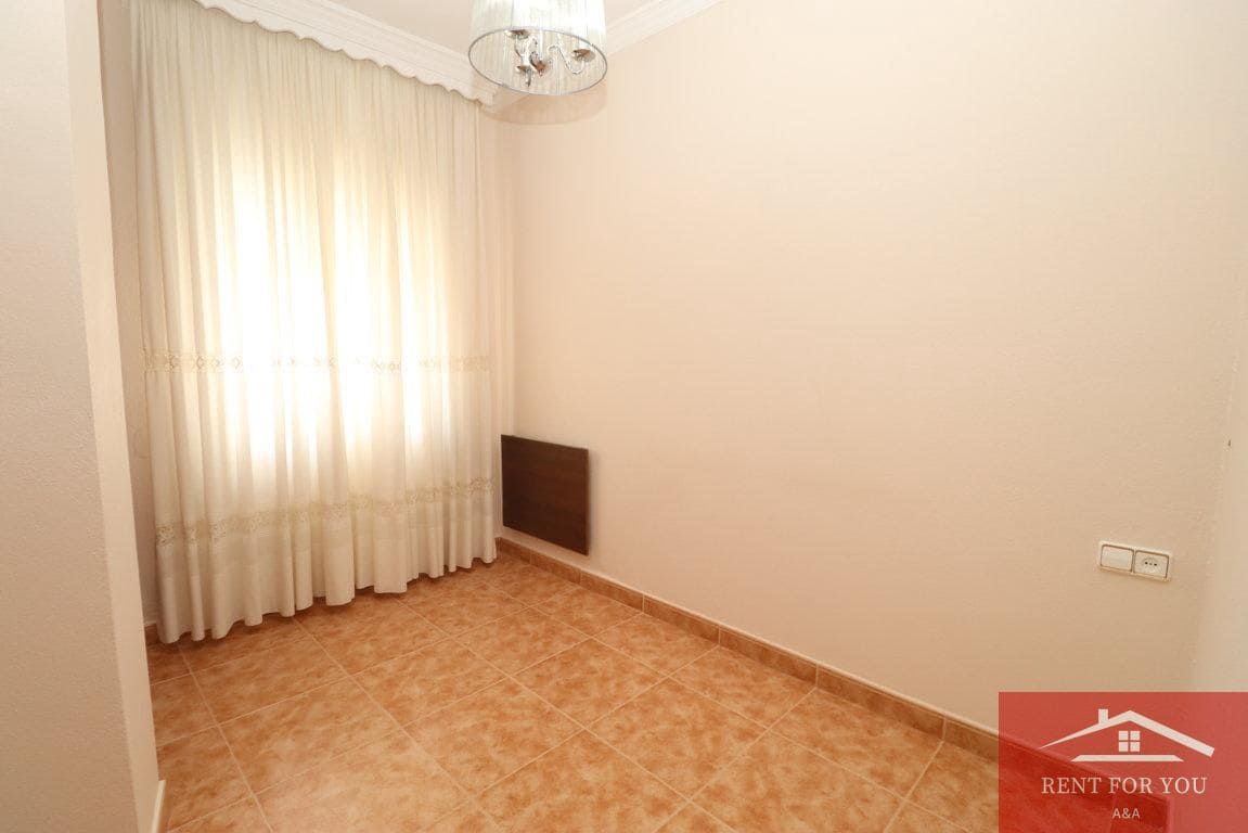 Piso de 4 habitaciones en Alhaurín el Grande en alquiler - 900 € (Ref: 9911751)