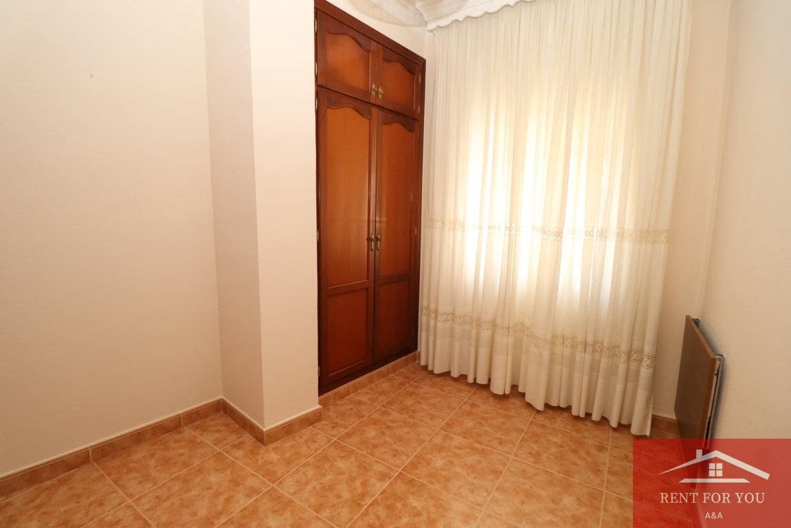 Piso de 4 habitaciones en Alhaurín el Grande en alquiler - 900 € (Ref: 9911751)