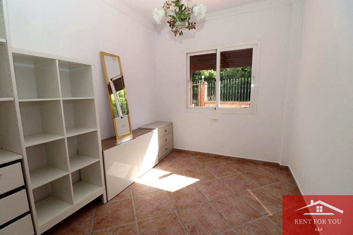 Chalet de 3 habitaciones en Coín en alquiler con garaje - 1.200 € (Ref: 9911752)