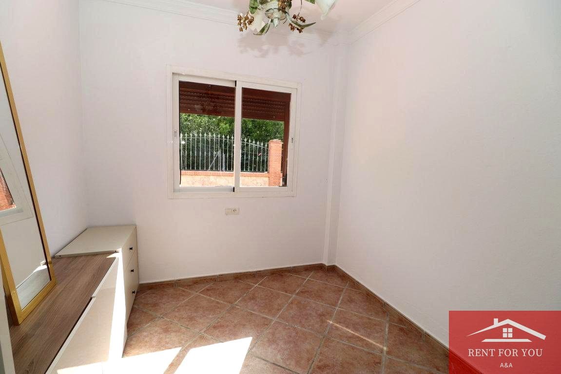 Chalet de 3 habitaciones en Coín en alquiler con garaje - 1.200 € (Ref: 9911752)