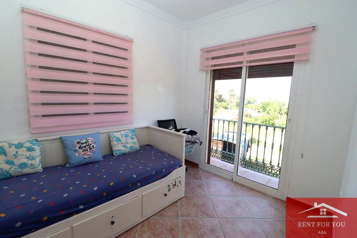 Chalet de 3 habitaciones en Coín en alquiler con garaje - 1.200 € (Ref: 9911752)