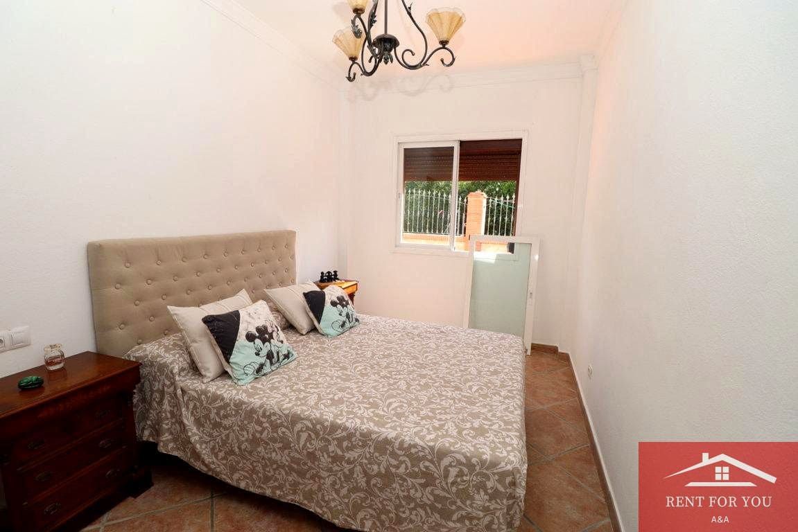 Chalet de 3 habitaciones en Coín en alquiler con garaje - 1.200 € (Ref: 9911752)