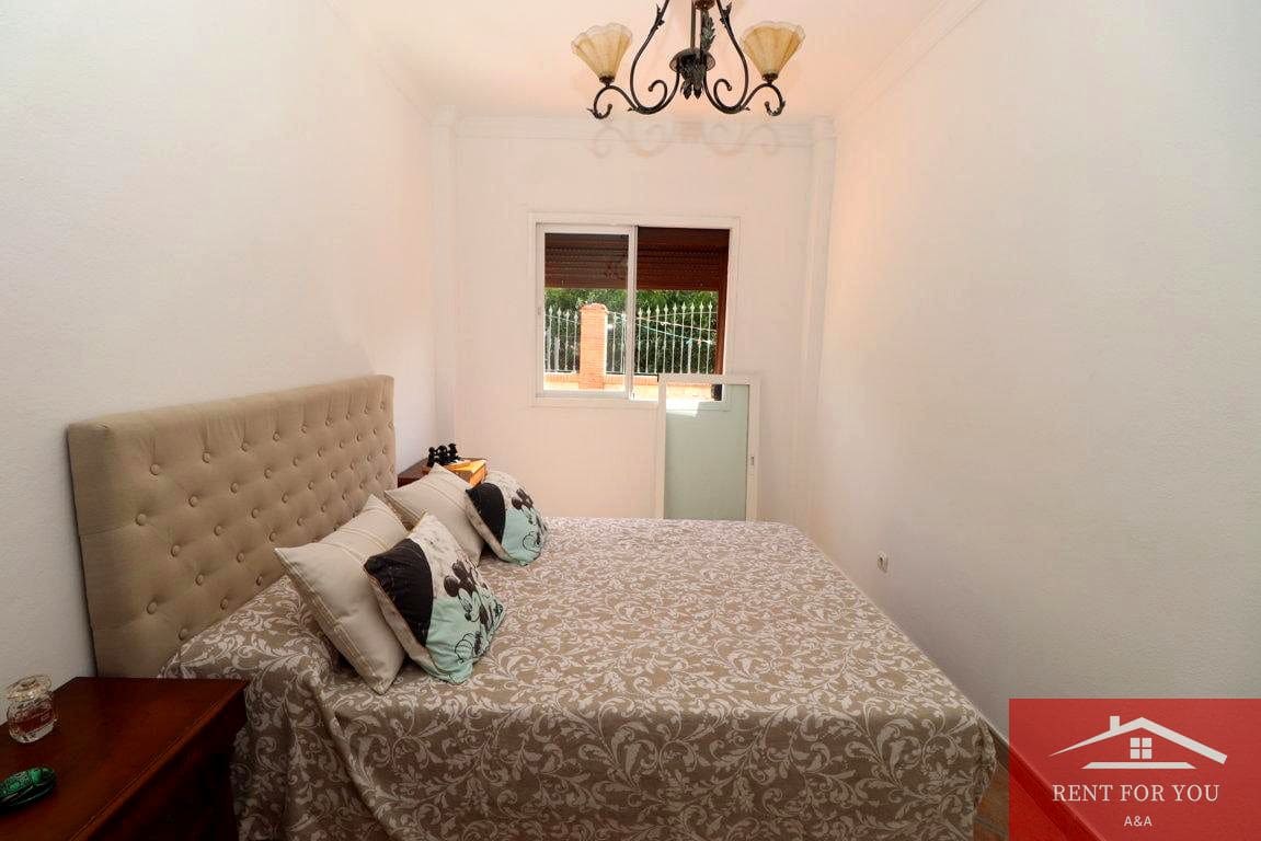 Chalet de 3 habitaciones en Coín en alquiler con garaje - 1.200 € (Ref: 9911752)