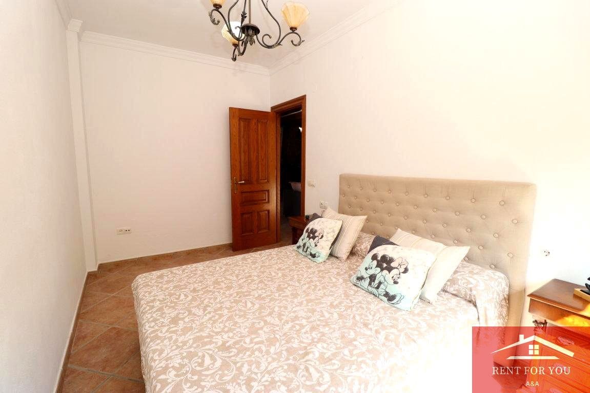 Chalet de 3 habitaciones en Coín en alquiler con garaje - 1.200 € (Ref: 9911752)