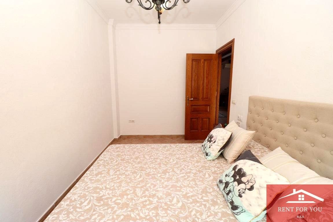 Chalet de 3 habitaciones en Coín en alquiler con garaje - 1.200 € (Ref: 9911752)